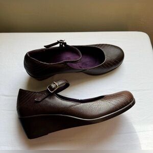 Vionic Brown Mary Jane Wedge w Ortho Heel Technologies Size 7